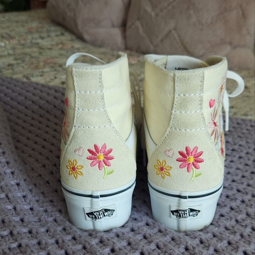 Vans Cream High-Top Sneakers with Floral Embroidery - Picture 3 of 4